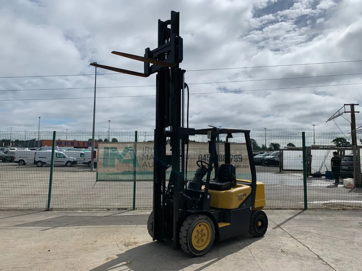 2006 DOOSAN D25S 2.5T DIESEL FORKLIFT FOR AUCTION - Image 1