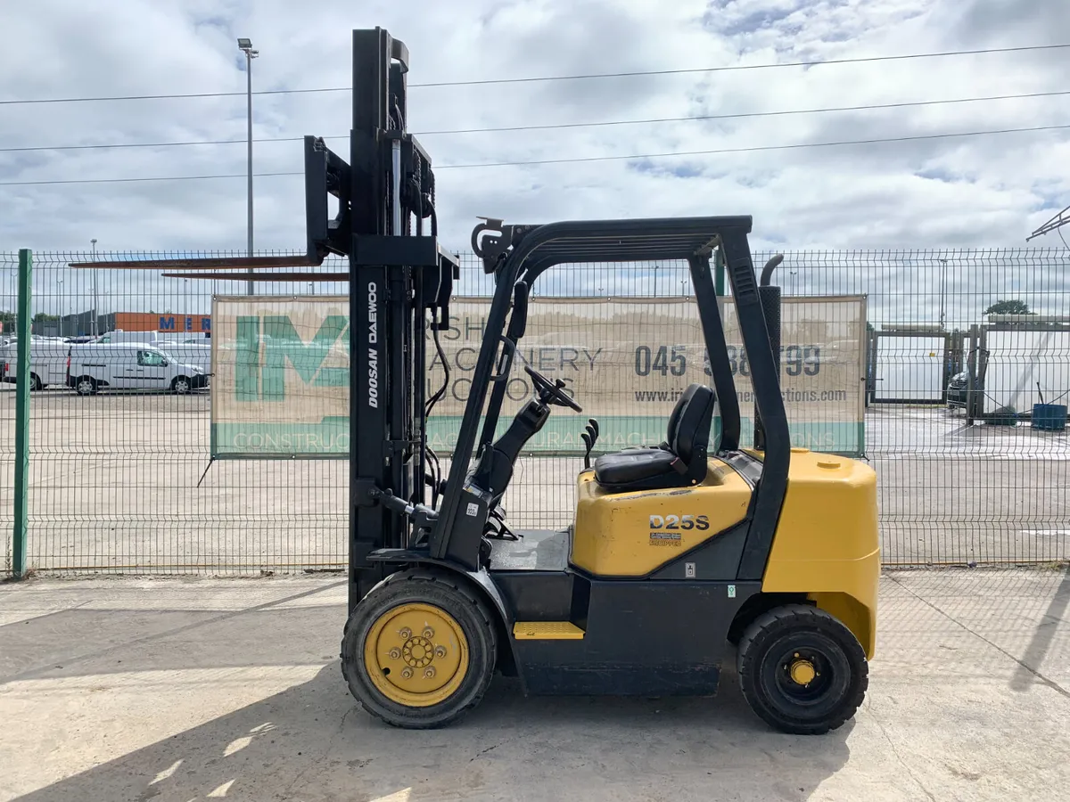 2006 DOOSAN D25S 2.5T DIESEL FORKLIFT FOR AUCTION - Image 2