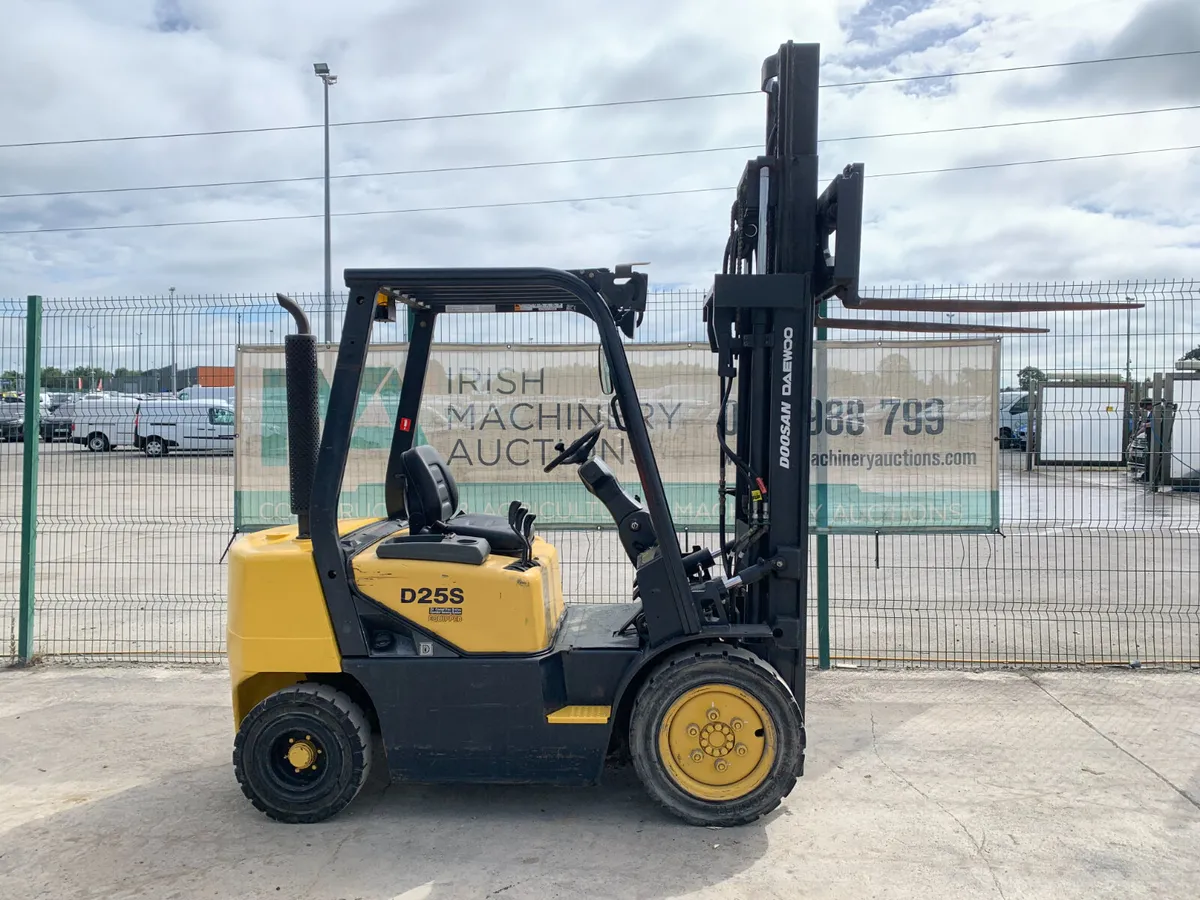 2006 DOOSAN D25S 2.5T DIESEL FORKLIFT FOR AUCTION - Image 3