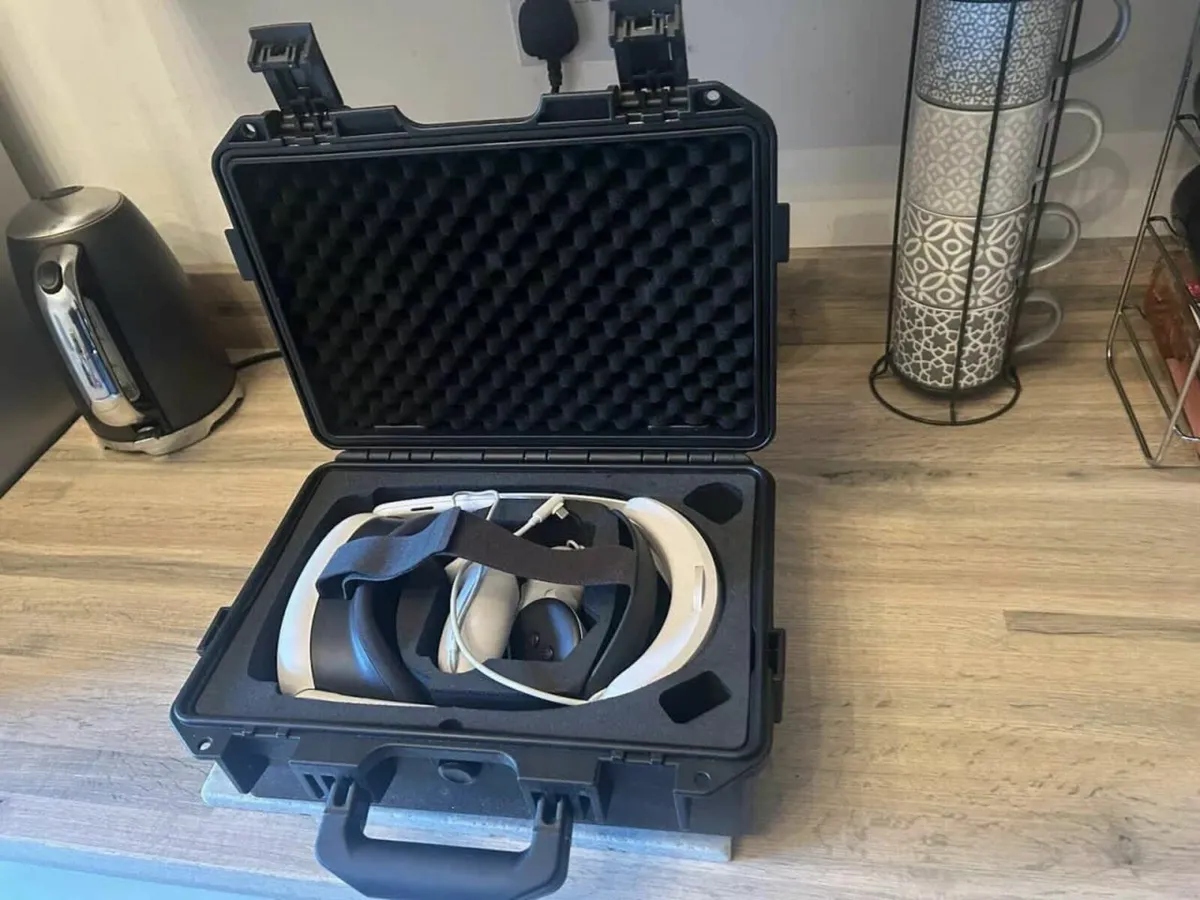 Meta Quest 3 512gb VR Headset Bundle - Image 1