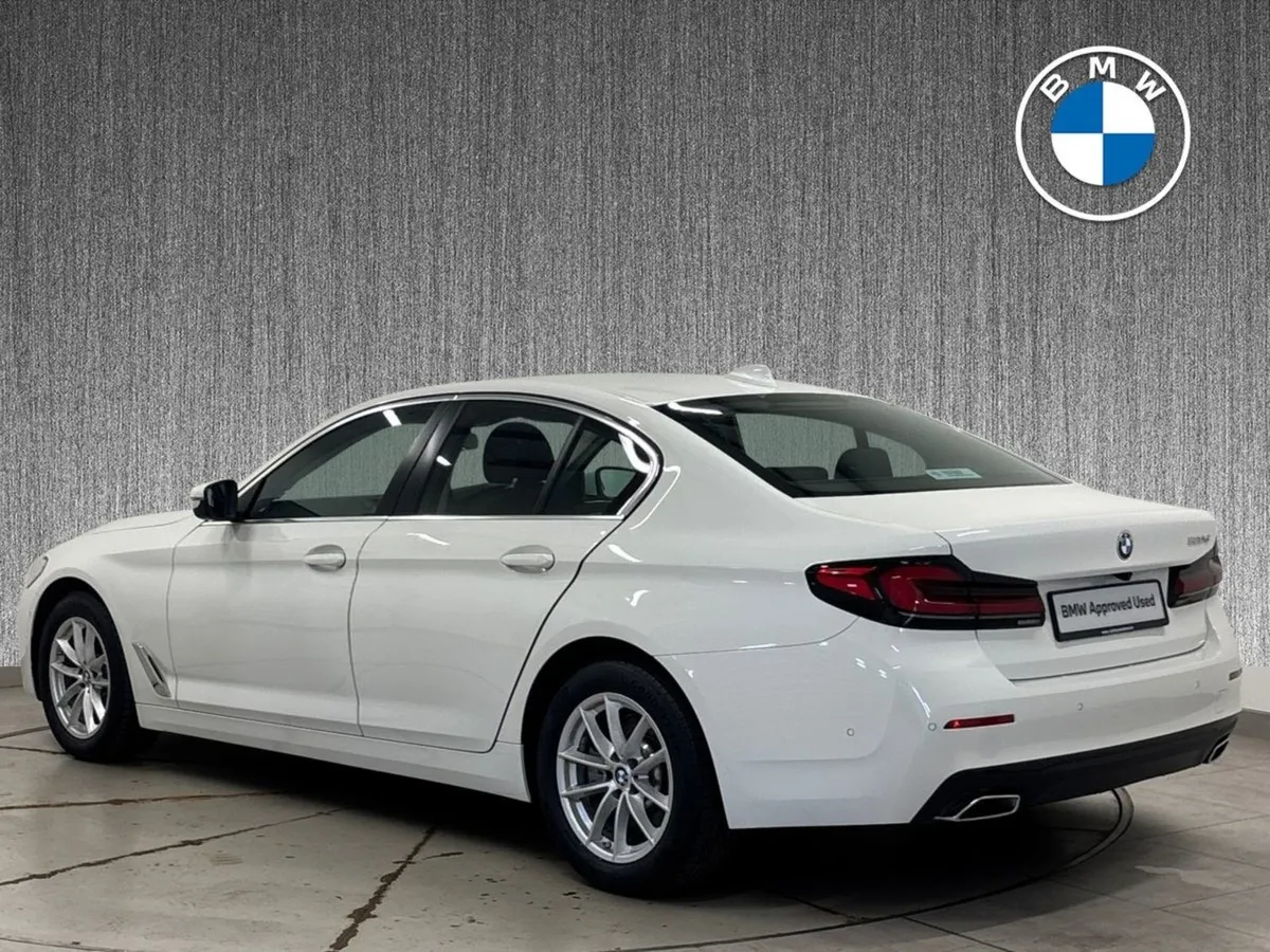 BMW 5 Series 520d SE (mht) - Image 2