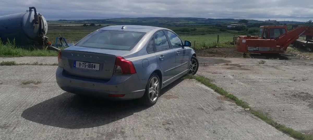 Volvo s40 diesel manual 2011 - Image 1