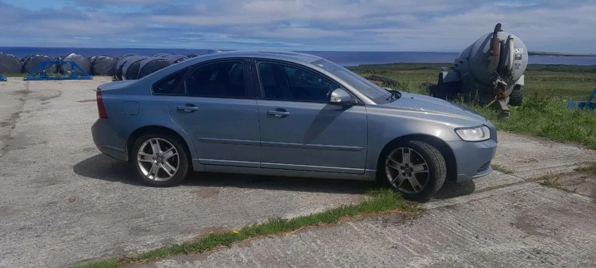 Volvo s40 diesel manual 2011 - Image 2