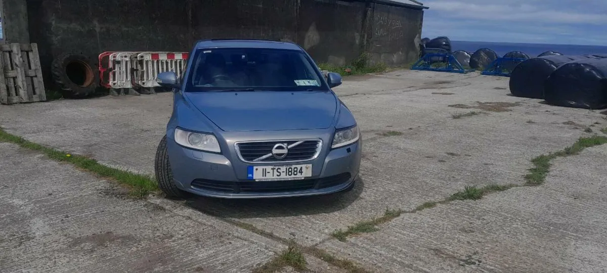 Volvo s40 diesel manual 2011 - Image 3