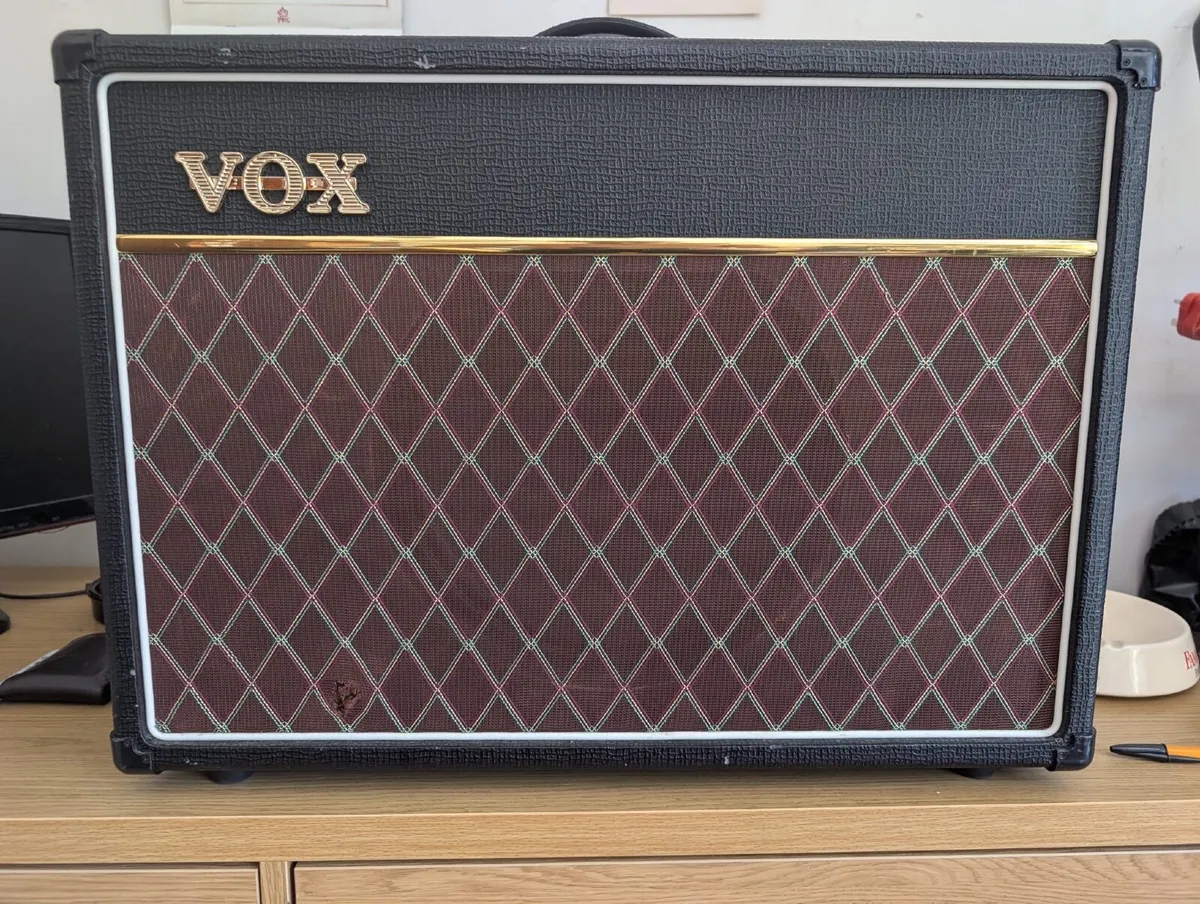 Vox AC15 Guitar Amp - Image 3