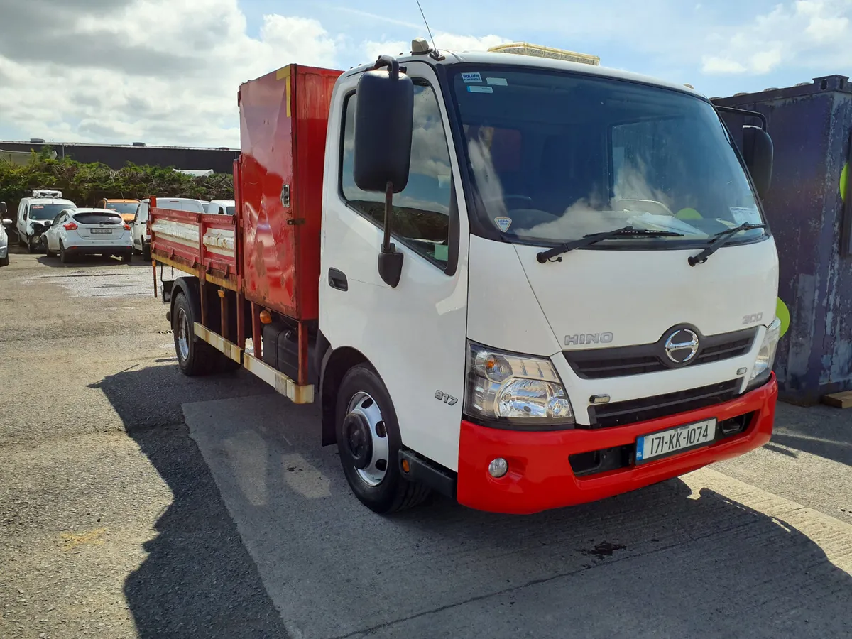 2017 hino tipper - Image 2
