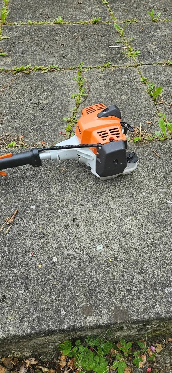 Stihl HL92 C-E Long Reach Hedge Trimmer - Image 1