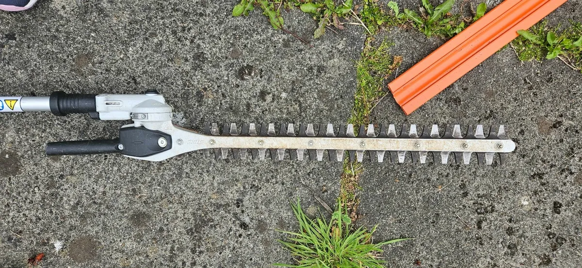 Stihl HL92 C-E Long Reach Hedge Trimmer - Image 3