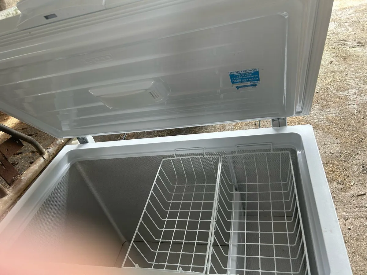 Beko white chest freezer 315l - Image 3