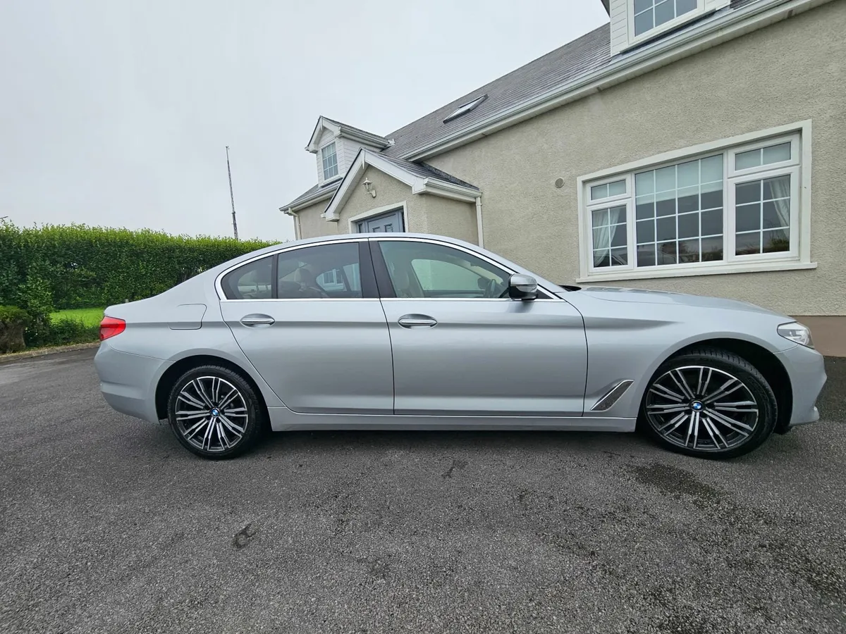 BMW 5-Series 2018 - Image 2
