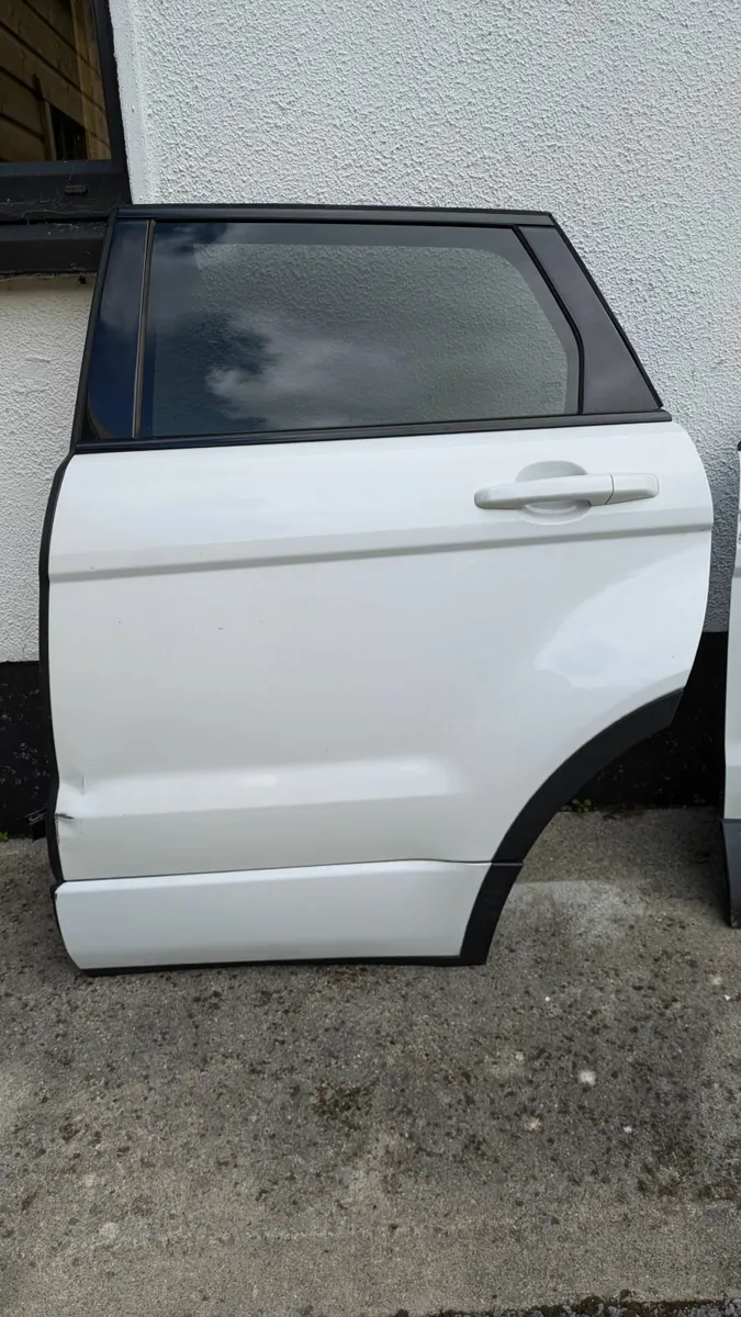 Rear left door Range Rover Evoque 2012-18 - Image 1