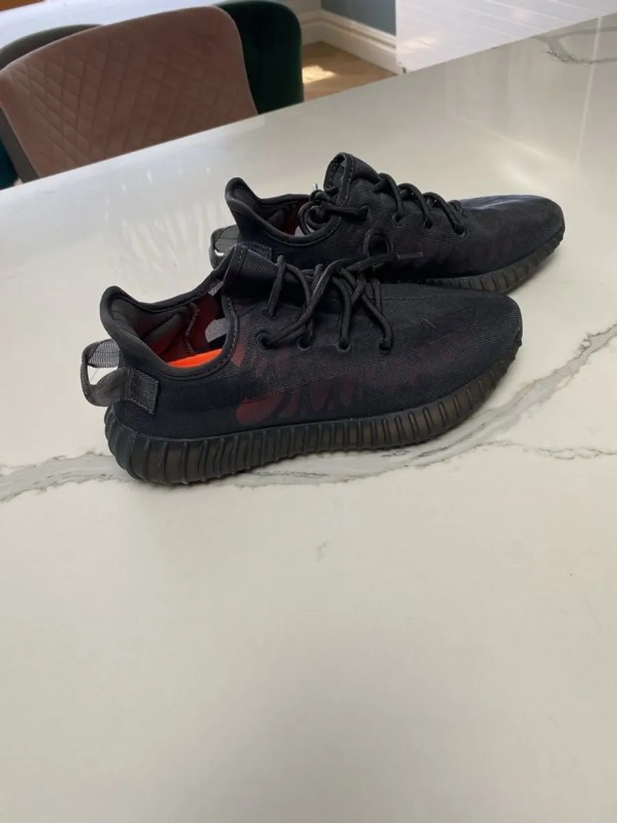 yeezy trainers 7.5 size - Image 2