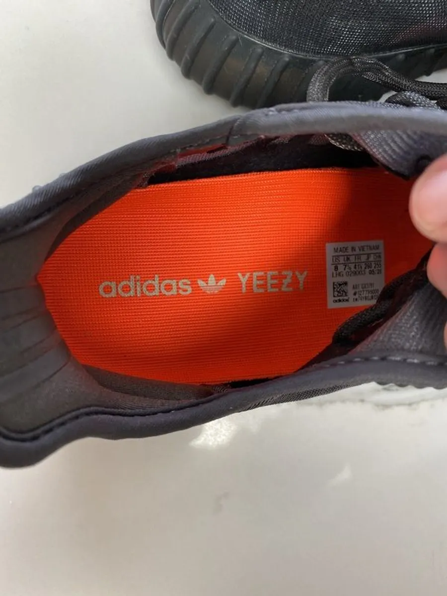 yeezy trainers 7.5 size - Image 4