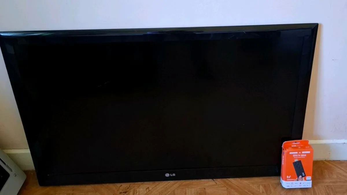 42 INCH SMART TV