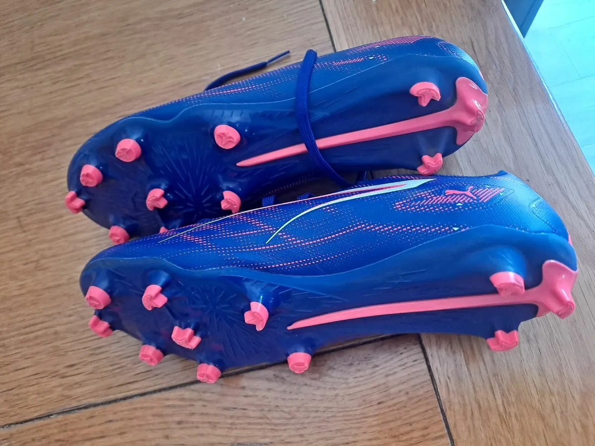 Football boots - Image 1