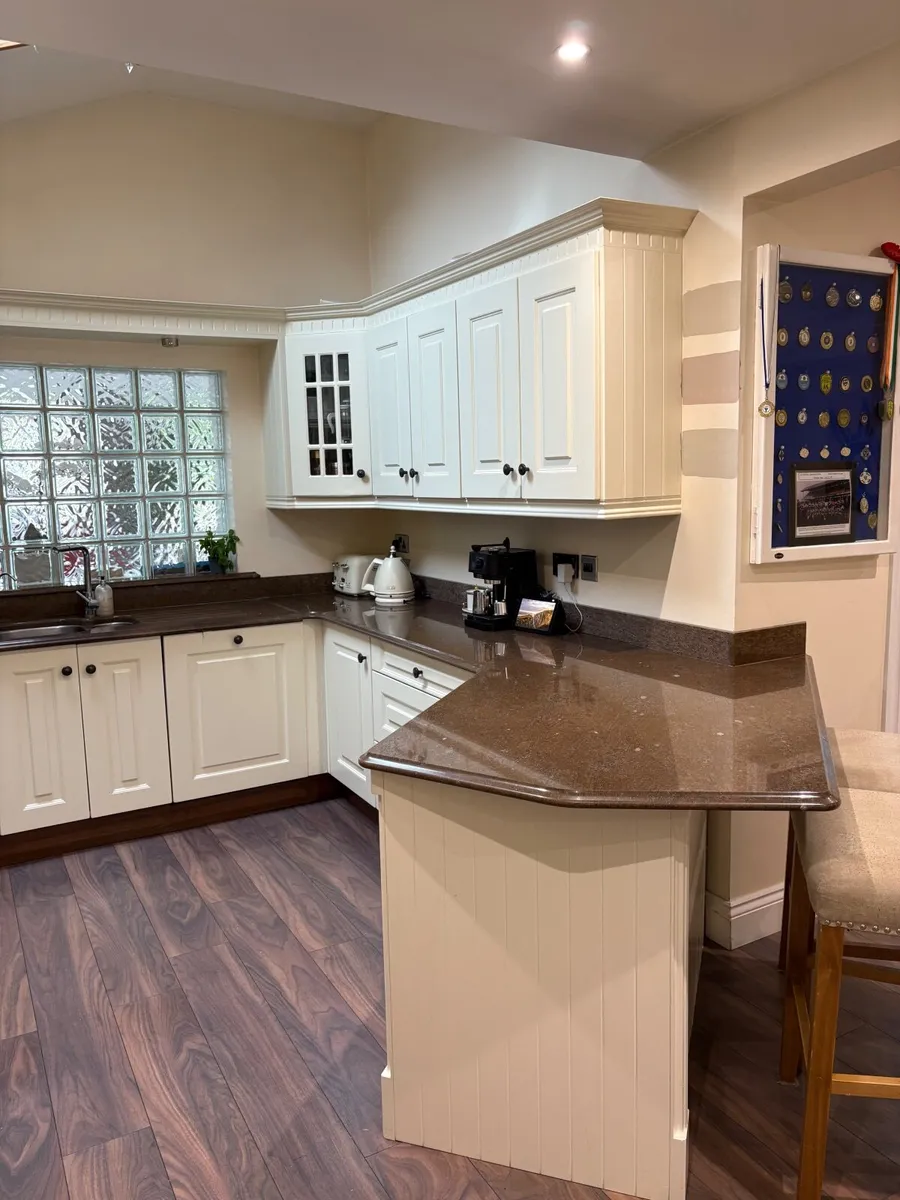 Kitchen units ,  countertops , seating area - Image 2