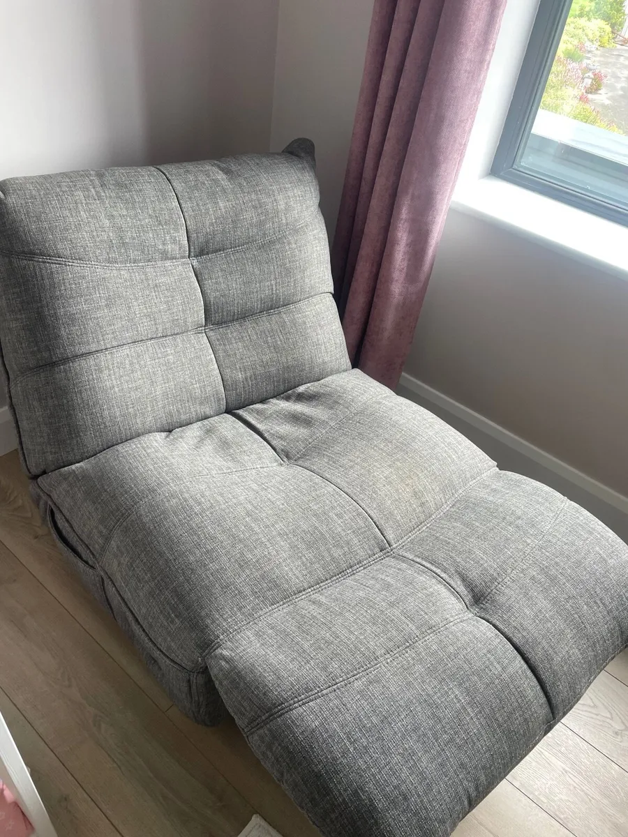 Swivel Rocker Recliner Chair - Image 3