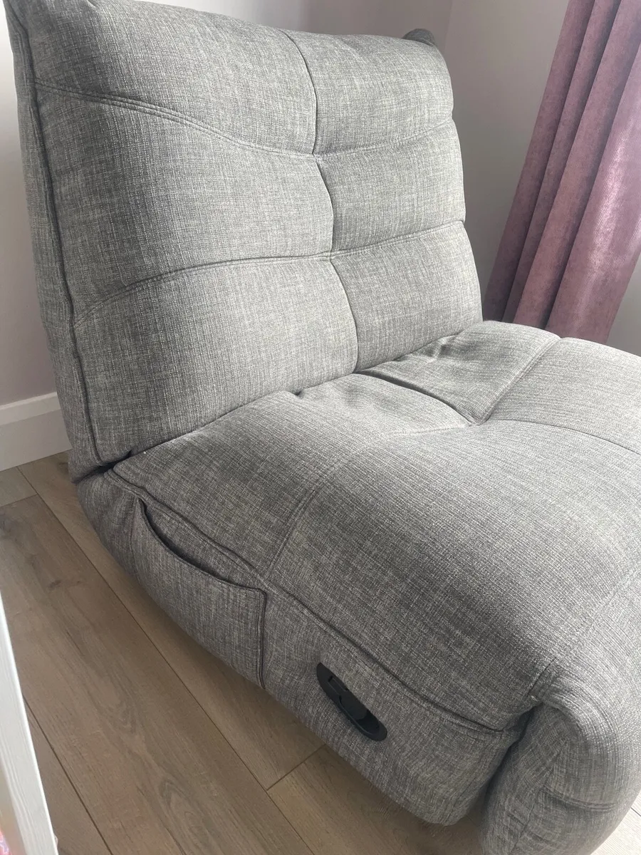 Swivel Rocker Recliner Chair - Image 4