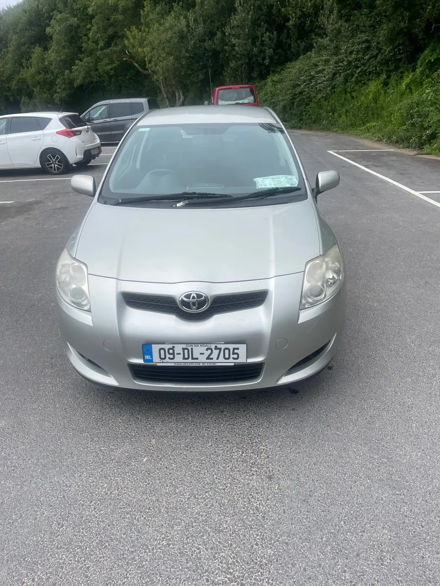 Toyota Auris 2009 - Image 2