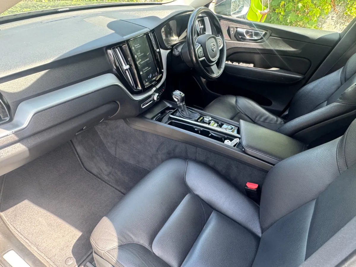 2019 Volvo XC60 2.0 D4  Automatic - Image 2