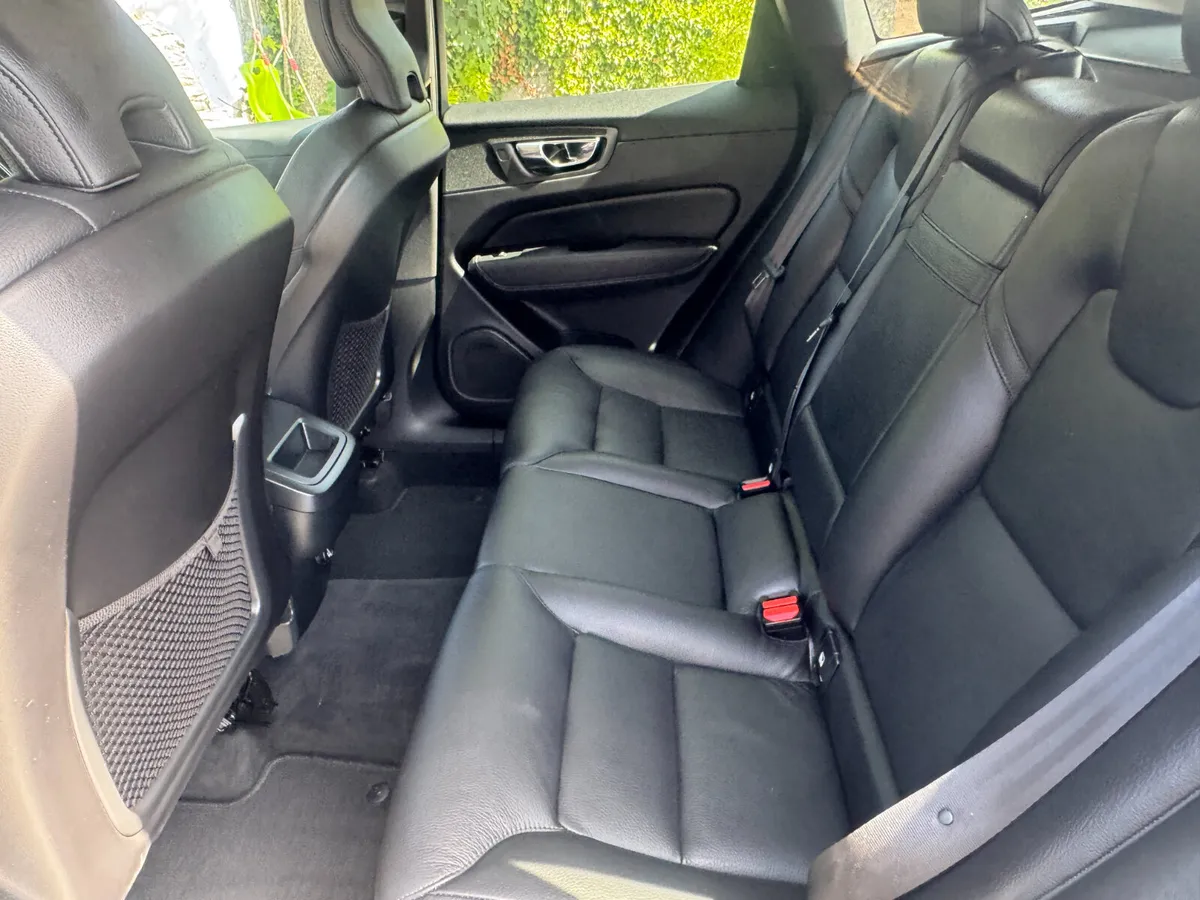 2019 Volvo XC60 2.0 D4  Automatic - Image 4