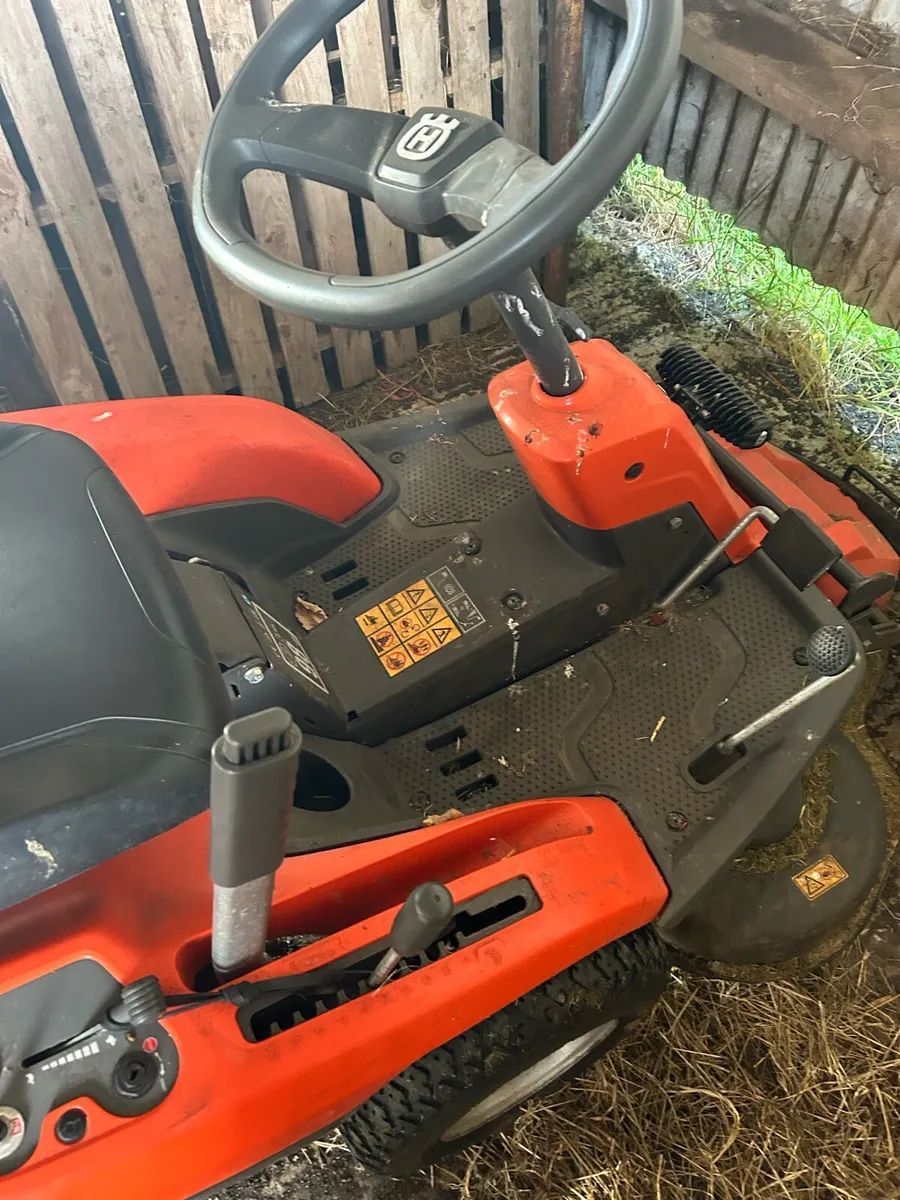 Husqvarna Ride On Lawnmower R214TC - Image 3