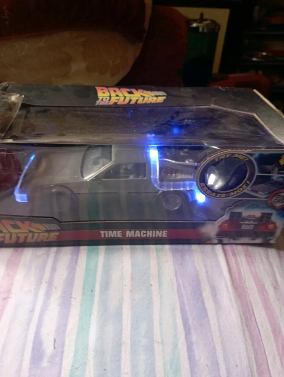 BACK TO THE FUTURE TIME MACHINE LIGHTS UP  CAR - Image 1