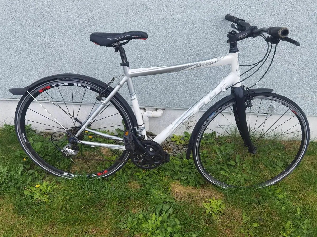 Felt hybrid bike - Image 1