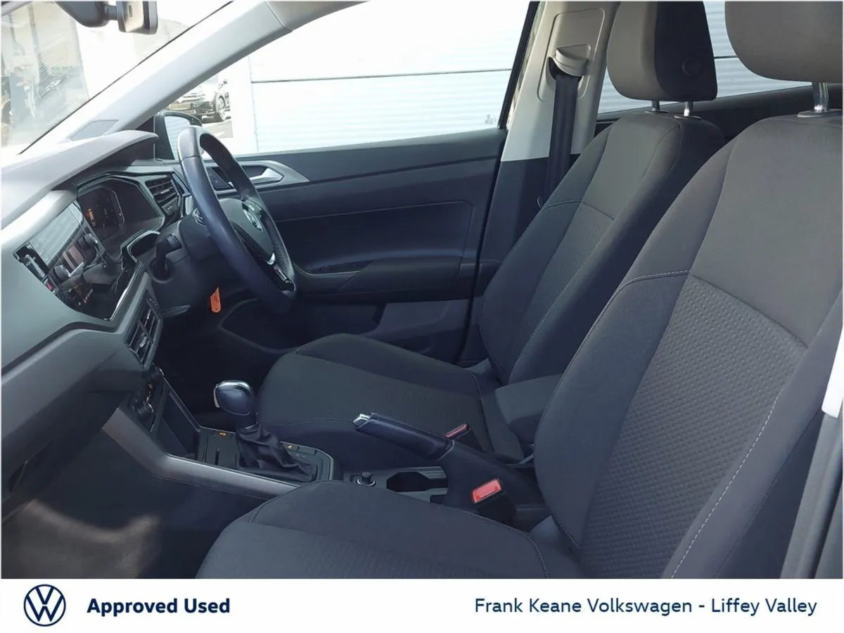 Volkswagen Polo Comfortline Auto 1.0  rear View C - Image 4