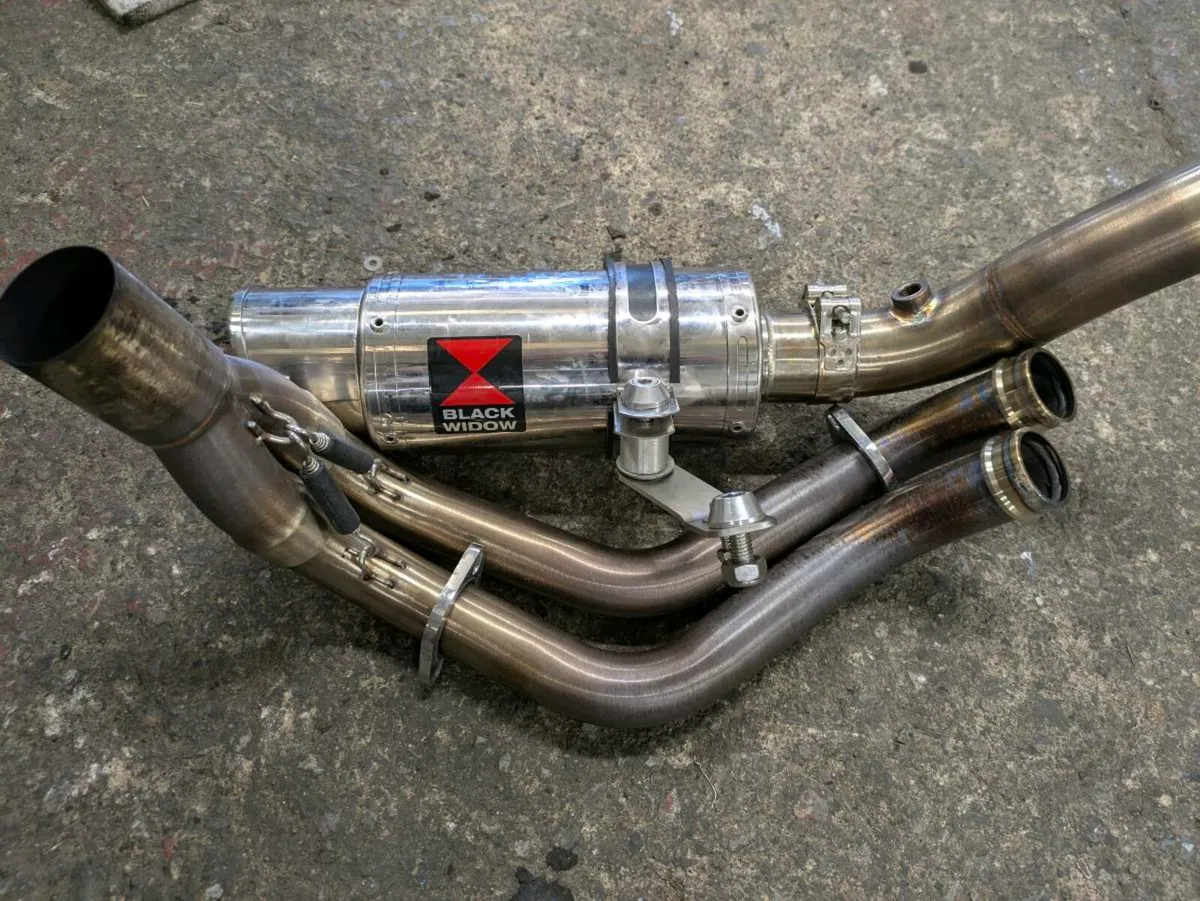 Black widow exhaust full kit - Image 1