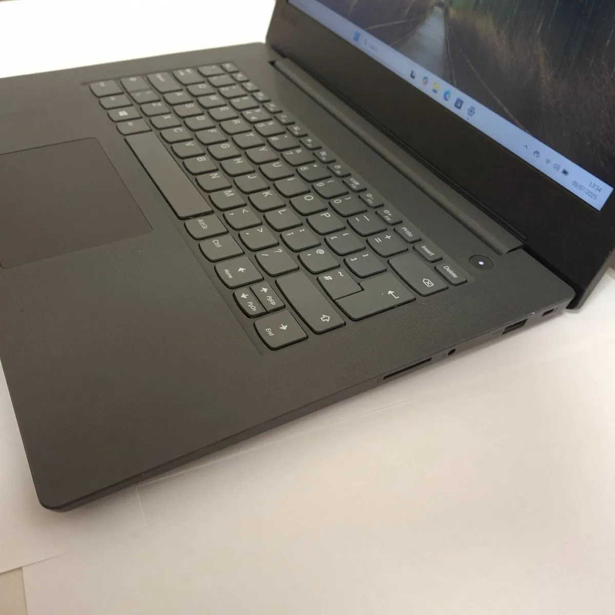 Lenovo 81HQ | i5-7200U | 8GB RAM Laptop - Image 1