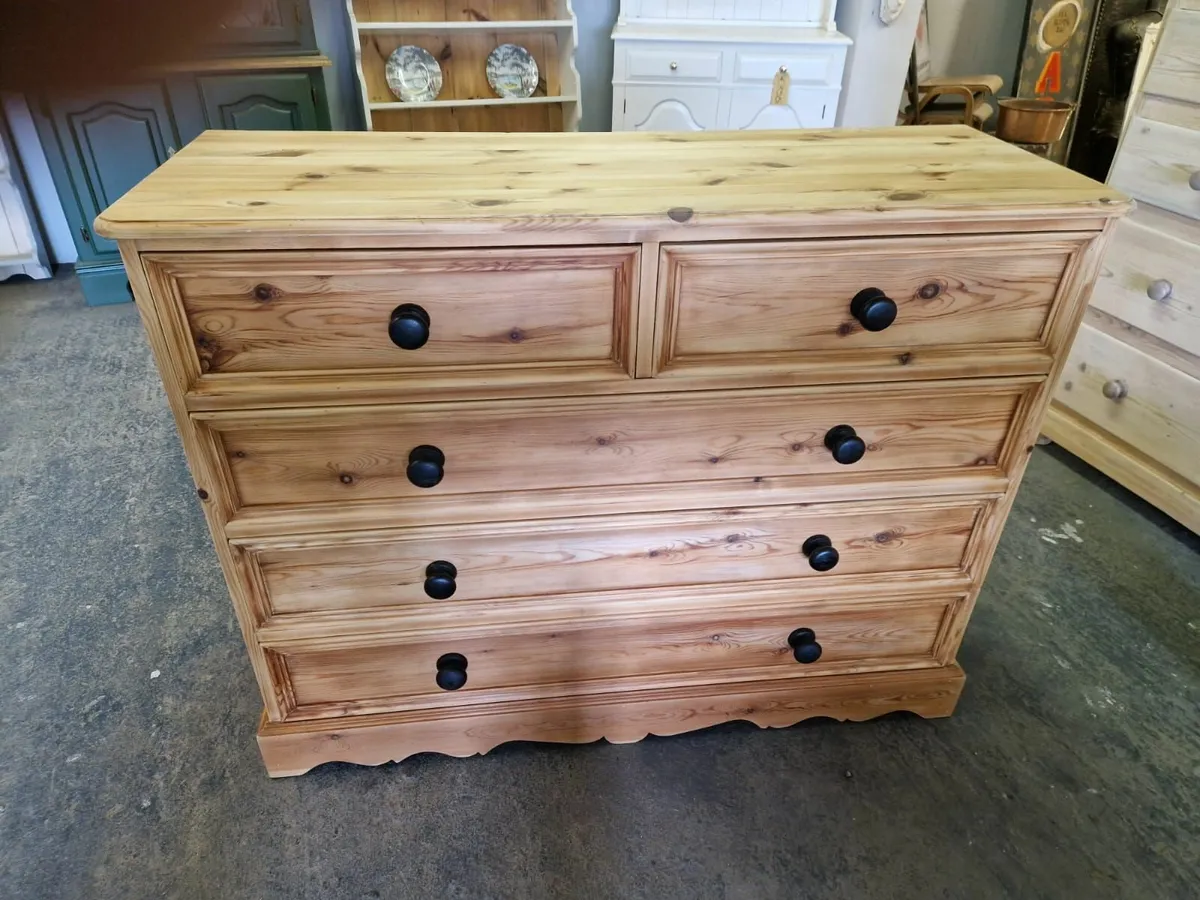Large vintage pine chest of drawers - Image 3