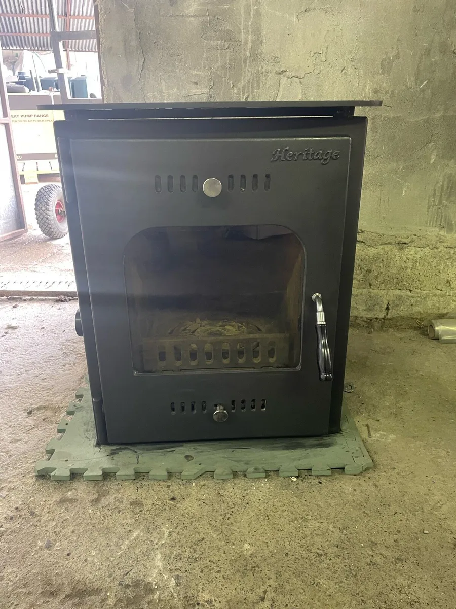 Heritage insert stove - Image 1