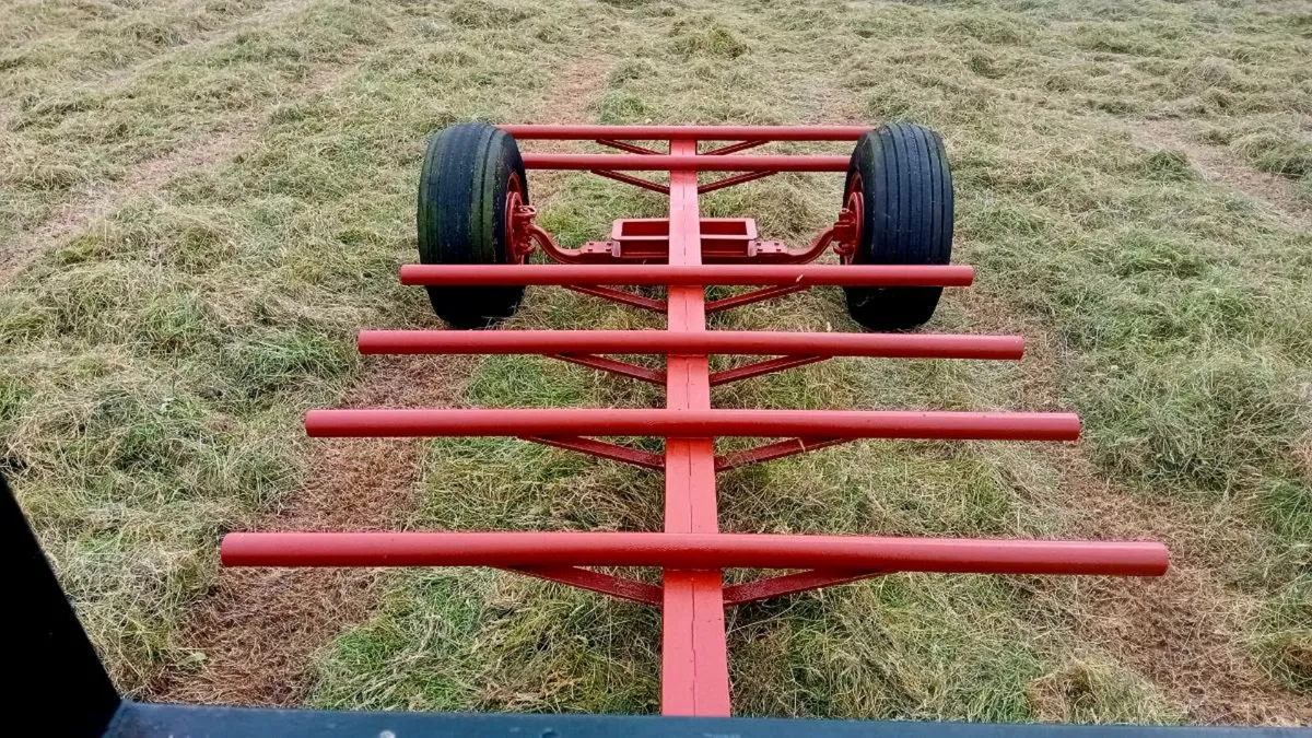Bale trailer - Image 1