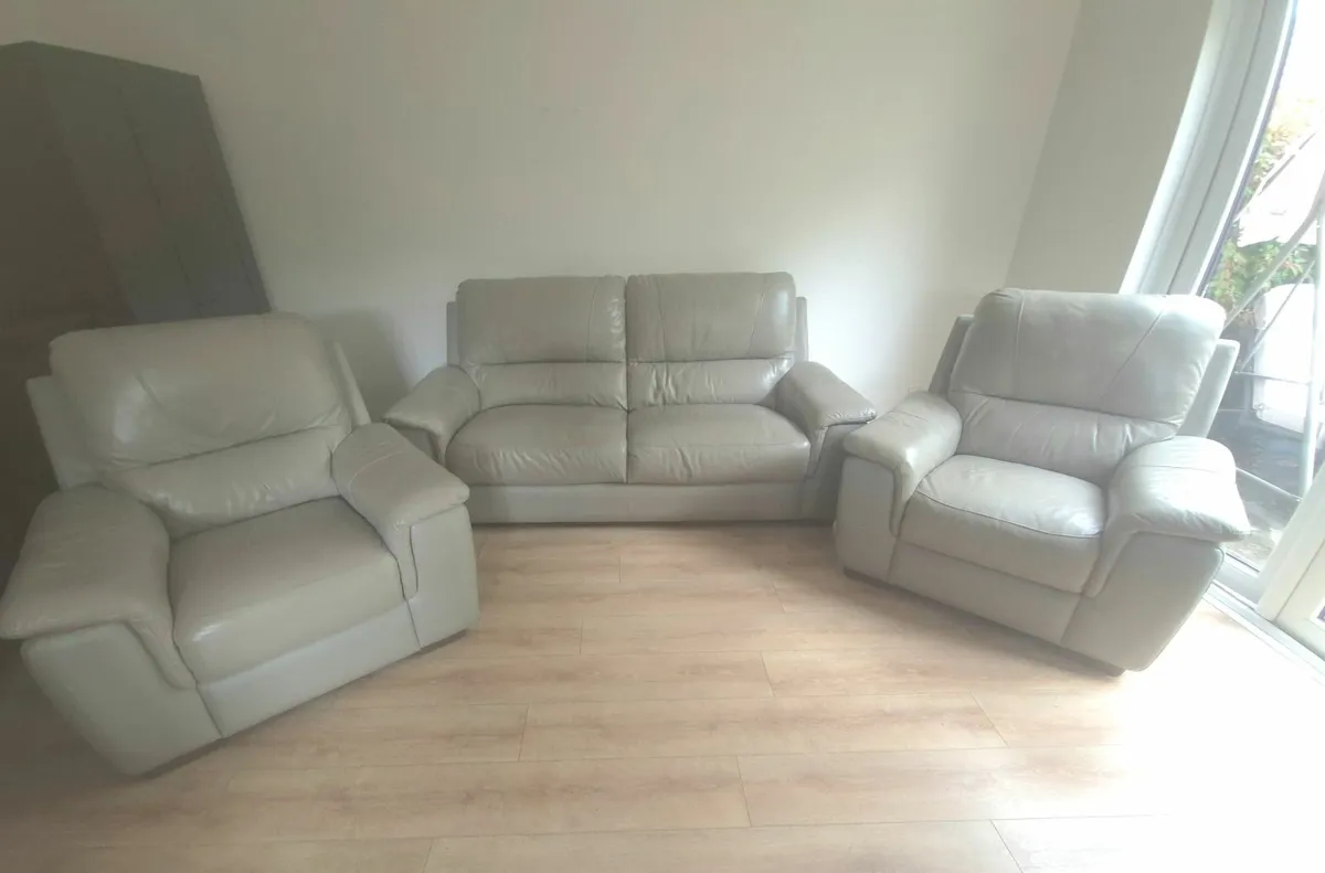 Sofa Couch 3 piece Suite - Image 1