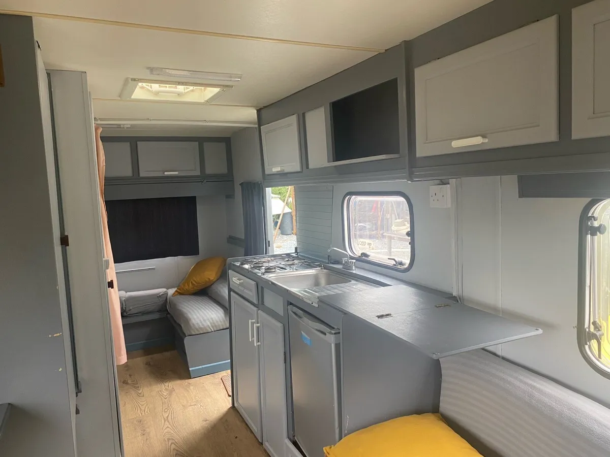 Caravan - Image 4