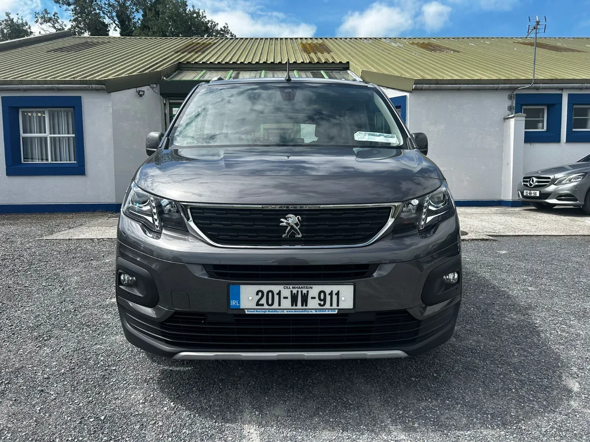 Peugeot Rifter Taxi Spec Wheelchair - Image 2