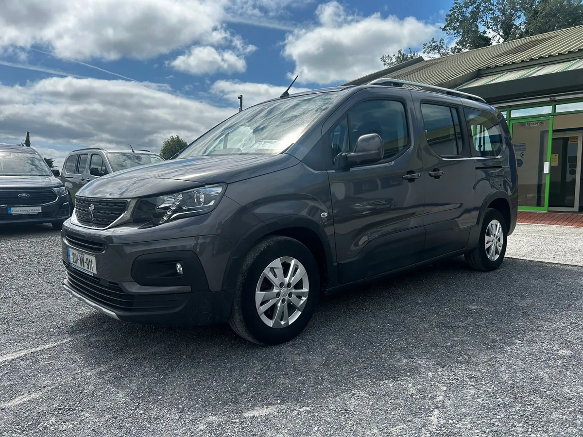 Peugeot Rifter Taxi Spec Wheelchair - Image 3