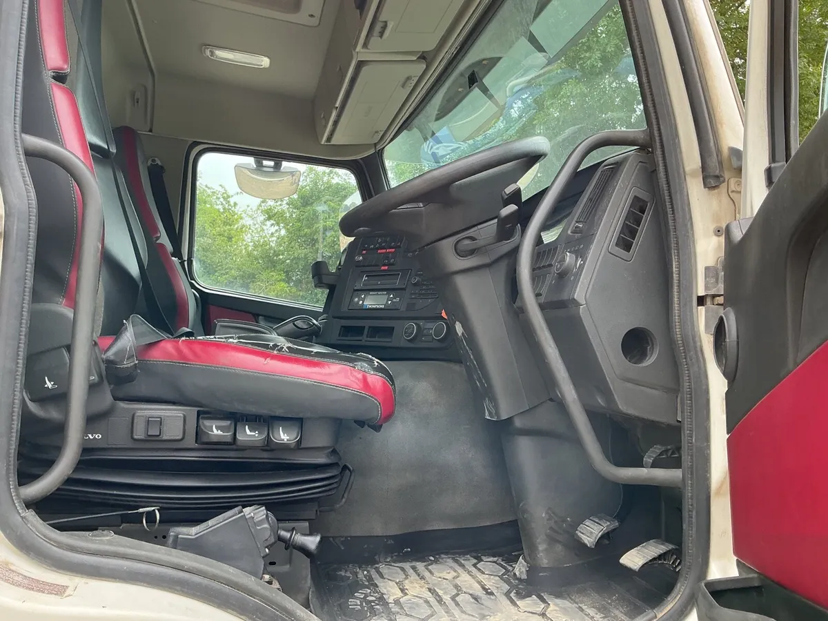 2018 volvo fmx  tipper - Image 2