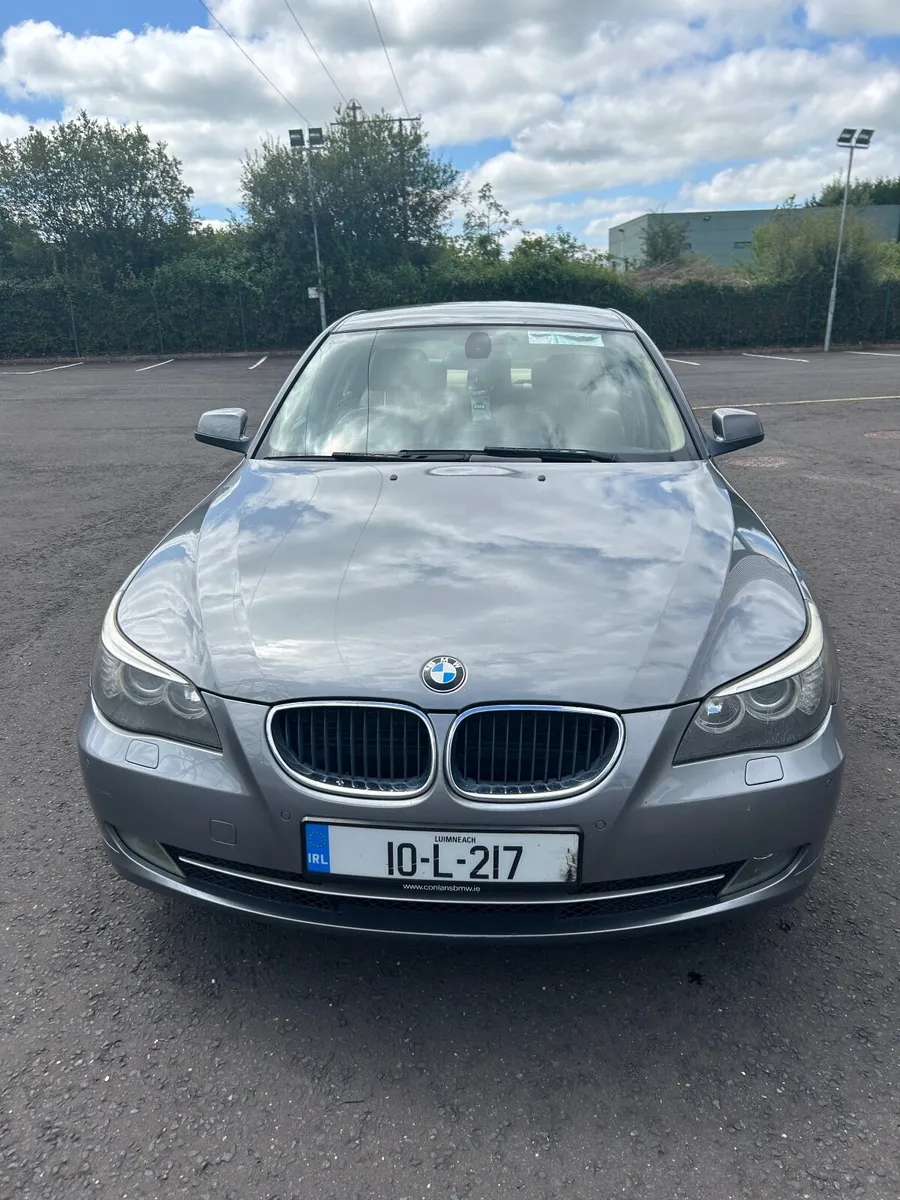 BMW 5-Series 2010 - Image 2