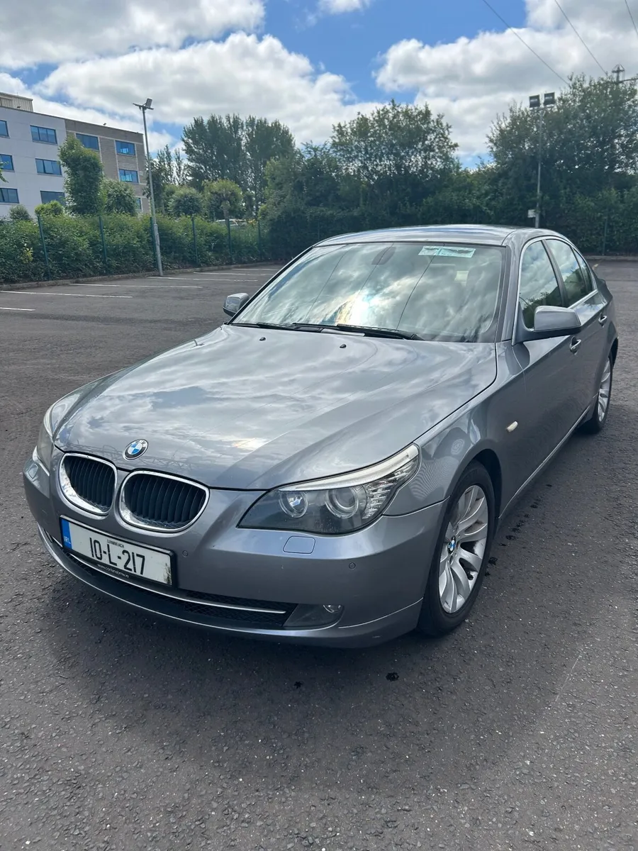 BMW 5-Series 2010 - Image 1