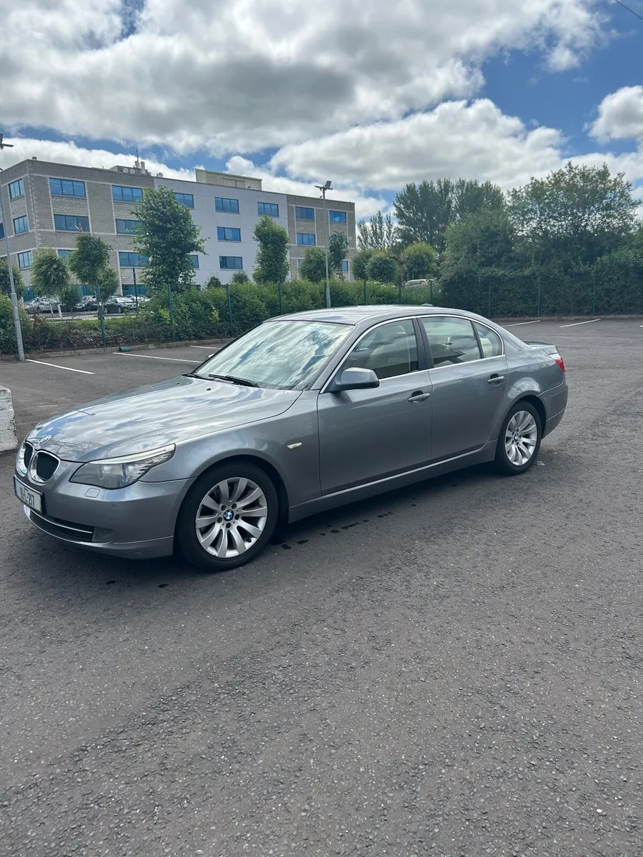 BMW 5-Series 2010 - Image 4