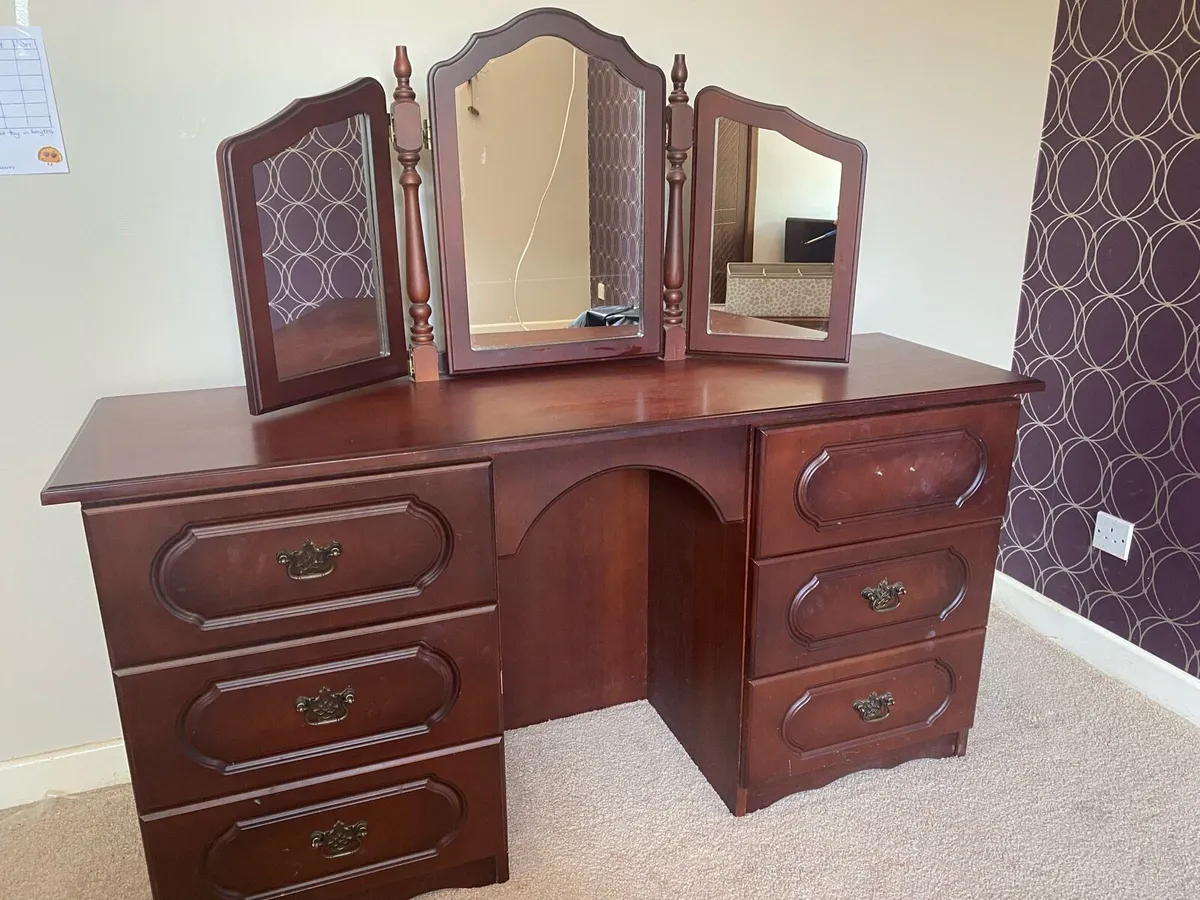 Dressing table - Image 1