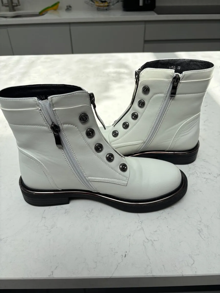 Boots - Image 2