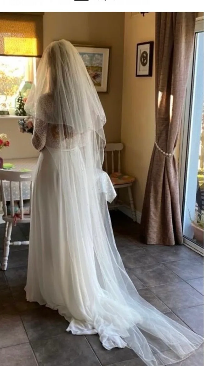 Wedding dress - Image 1
