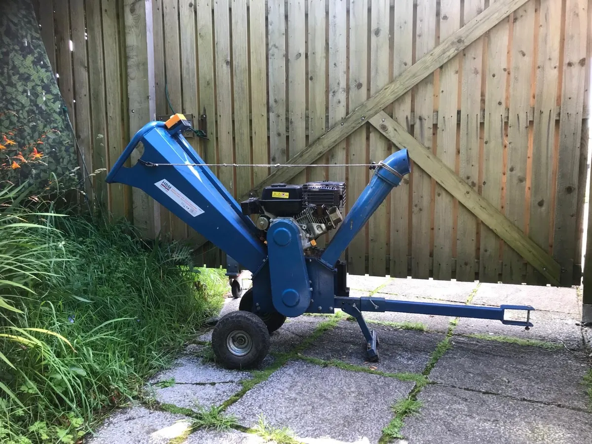 Wood chipper - Image 1