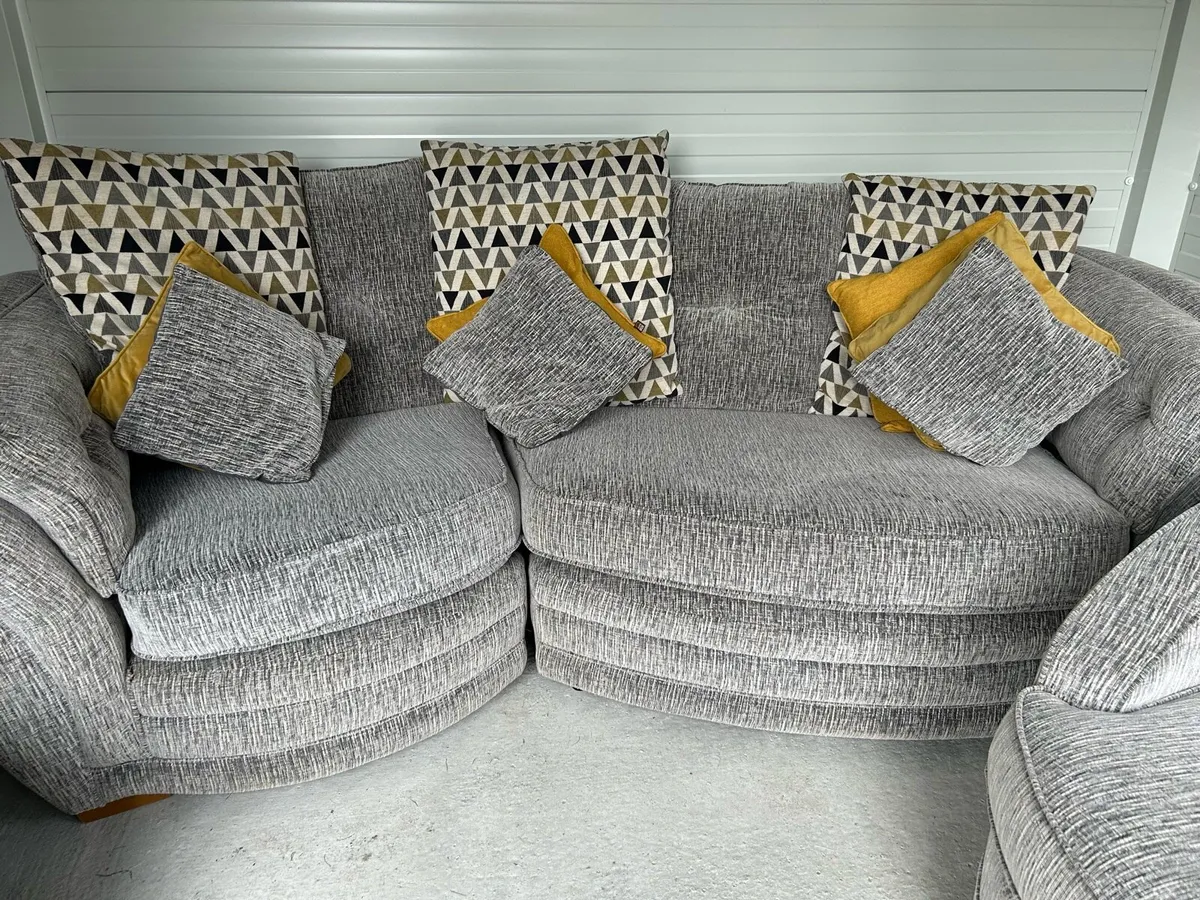 Grey modern suite - Image 1
