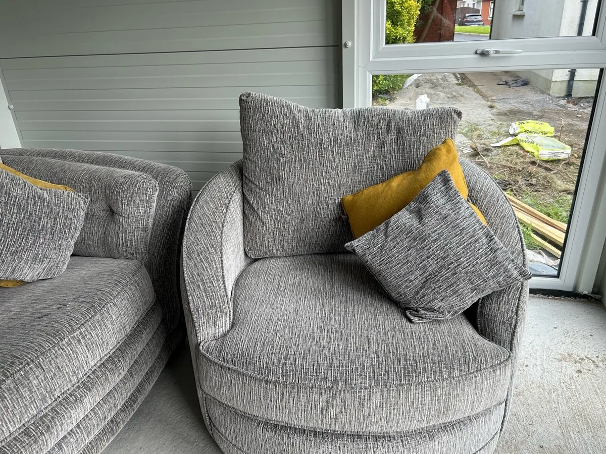 Grey modern suite - Image 2