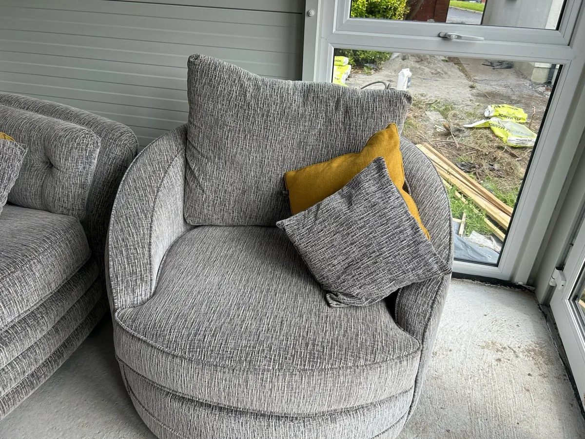 Grey modern suite - Image 3
