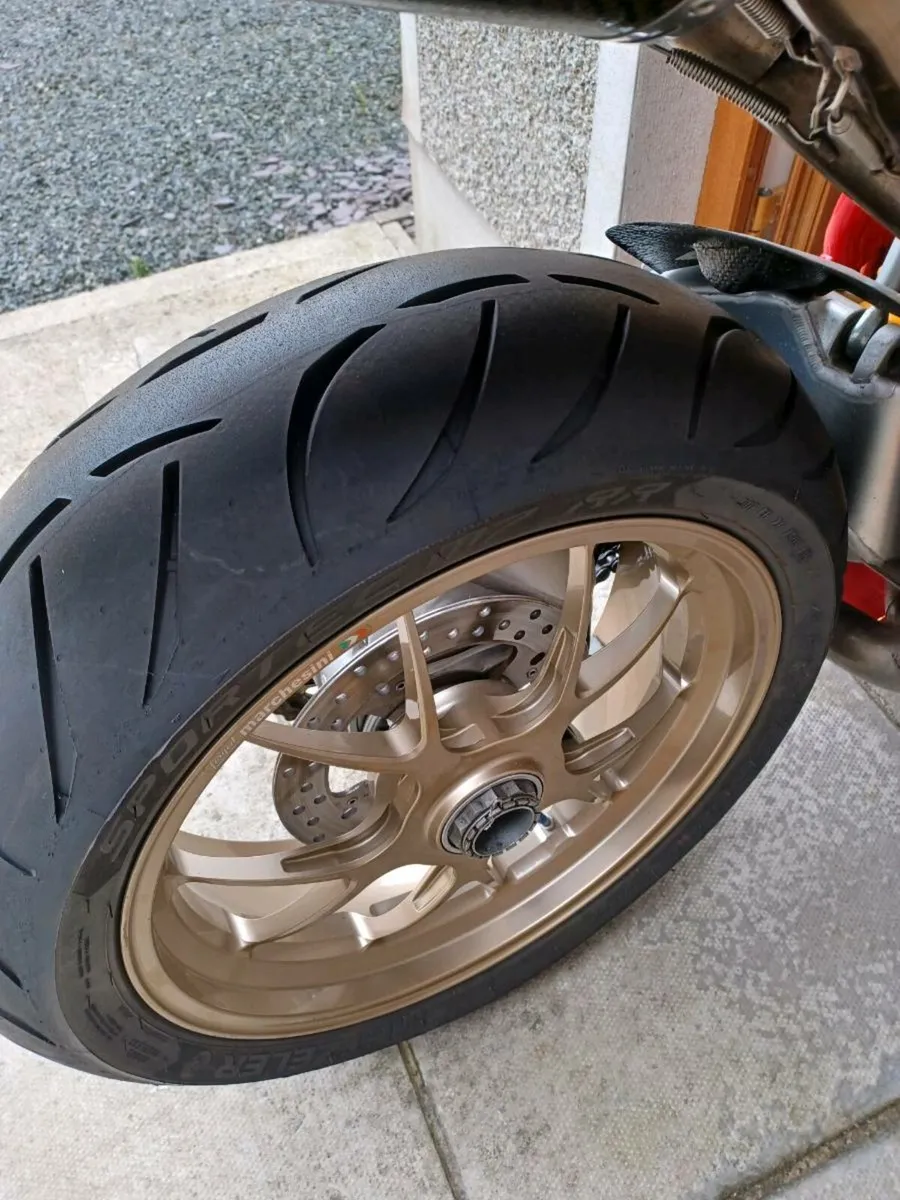 Motorcycle - Image 4